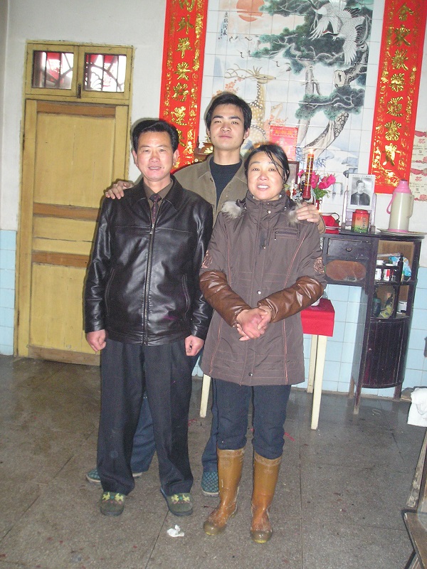 Yeming with his dad and mom